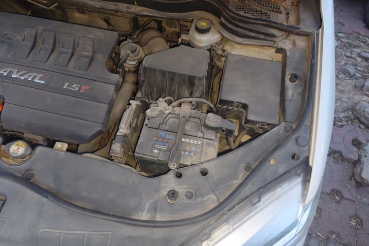 Used Haval H6 2015 Sport Edition 1.5T Automatic Two-Wheel Drive Luxury Model Engine Bay Left