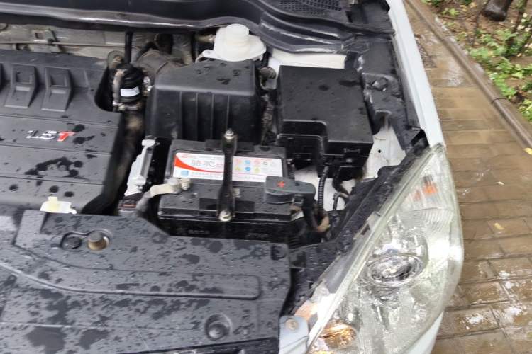 Used Haval H6 2015 Upgraded Model 1.5T Manual Two-Wheel Drive Elite Version Engine Bay Left