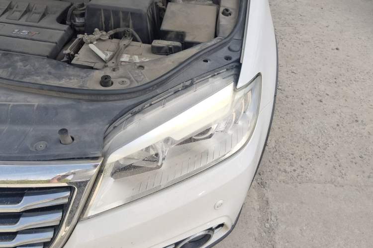 Used Haval H6 2015 Sport Edition 1.5T Automatic Two-Wheel Drive Luxury Model Engine Bay Left