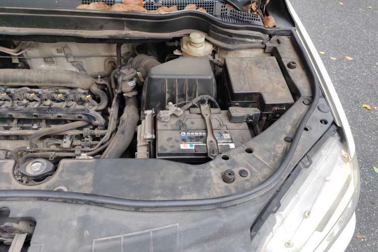 Used Haval H6 2015 Sport Edition 1.5T Automatic Two-Wheel Drive Luxury Model Engine Bay Left