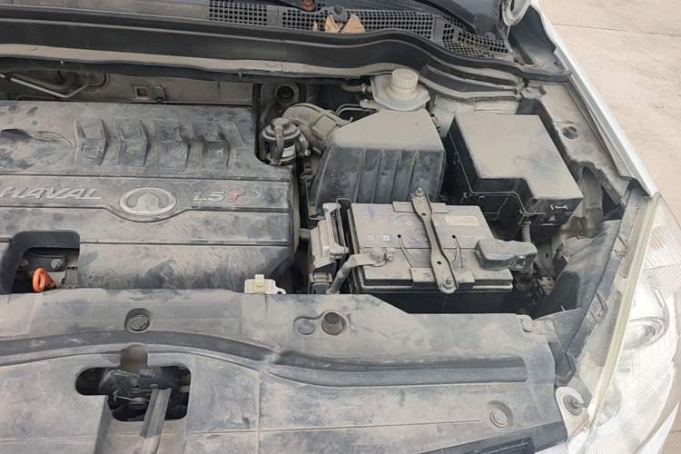 Used Haval H6 2015 Upgraded Model 1.5T Manual Two-Wheel Drive Elite Version Engine Bay Left