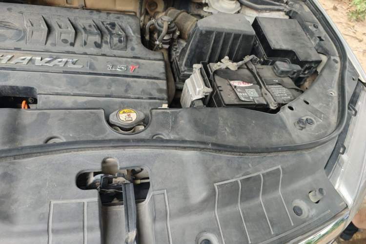 Used Haval H6 2015 Sport Edition 1.5T Automatic Two-Wheel Drive Luxury Model Engine Bay Left