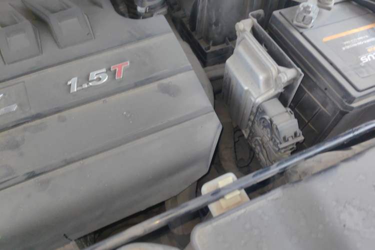 Used Haval H6 2015 Sport Edition 1.5T Automatic Two-Wheel Drive Luxury Model Engine Bay Left