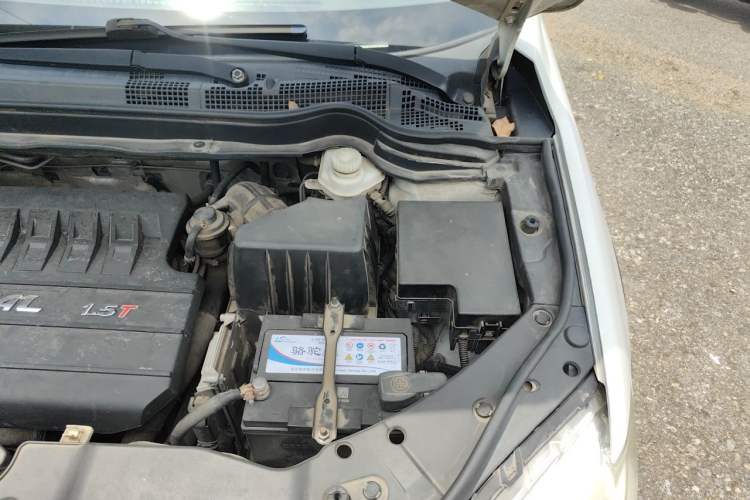 Used Haval H6 2015 Sport Edition 1.5T Manual Two-Wheel Drive Elite Model Engine Bay Left