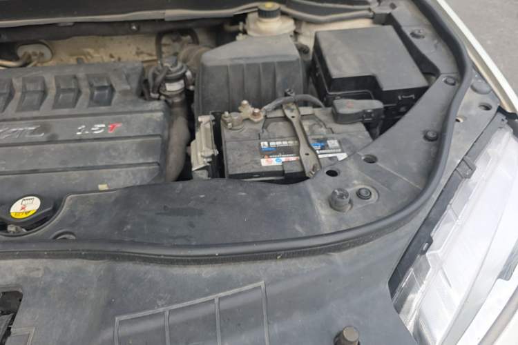 Used Haval H6 2015 Sport Edition 1.5T Automatic Two-Wheel Drive Luxury Model Engine Bay Left