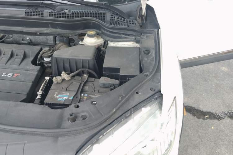Used Haval H6 2015 Sport Edition 1.5T Automatic Two-Wheel Drive Luxury Model Engine Bay Left