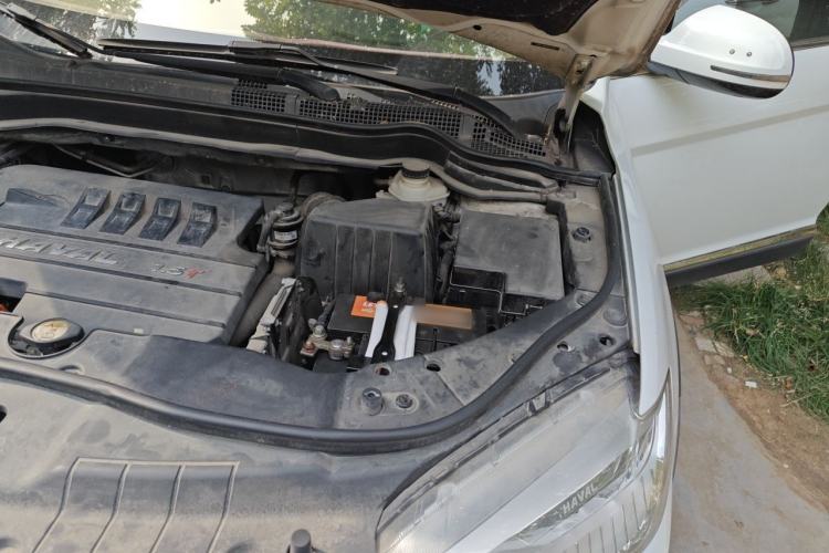 Used Haval H6 2015 Sport Edition 1.5T Automatic Two-Wheel Drive Luxury Model Engine Bay Left