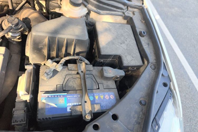 Used Haval H6 2015 Sport Edition 1.5T Automatic Two-Wheel Drive Luxury Model Engine Bay Left