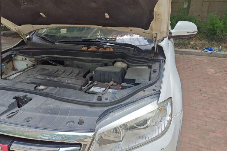 Used Haval H6 2015 Revised Version Sport Edition 1.5T Manual Transmission Two-Wheel Drive Elite Grade Engine Bay Left