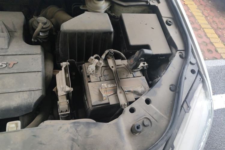 Used Haval H6 2015 Sport Edition 1.5T Automatic Two-Wheel Drive Luxury Model Engine Bay Left