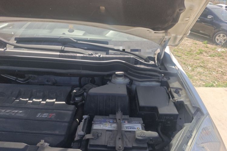 Used Haval H6 2015 Upgraded Model 1.5T Manual Two-Wheel Drive Elite Version Engine Bay Left