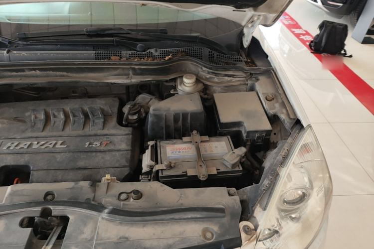 Used Haval H6 2015 Upgraded Model 1.5T Manual Two-Wheel Drive Elite Version Engine Bay Left