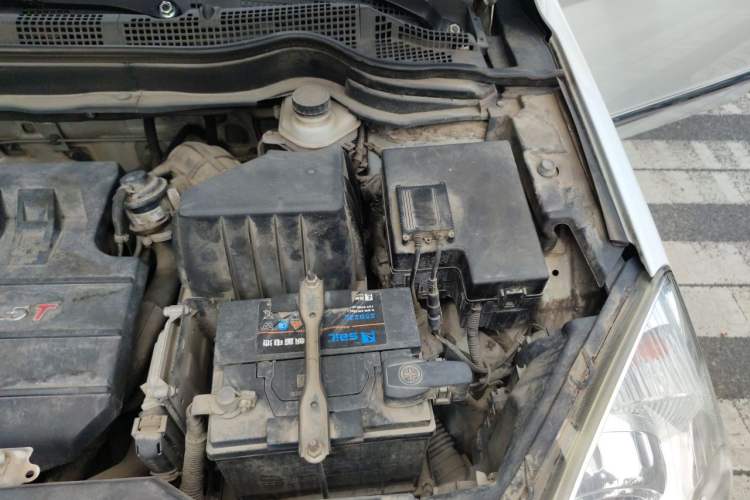 Used Haval H6 2015 Upgraded Model 1.5T Manual Two-Wheel Drive Elite Version Engine Bay Left