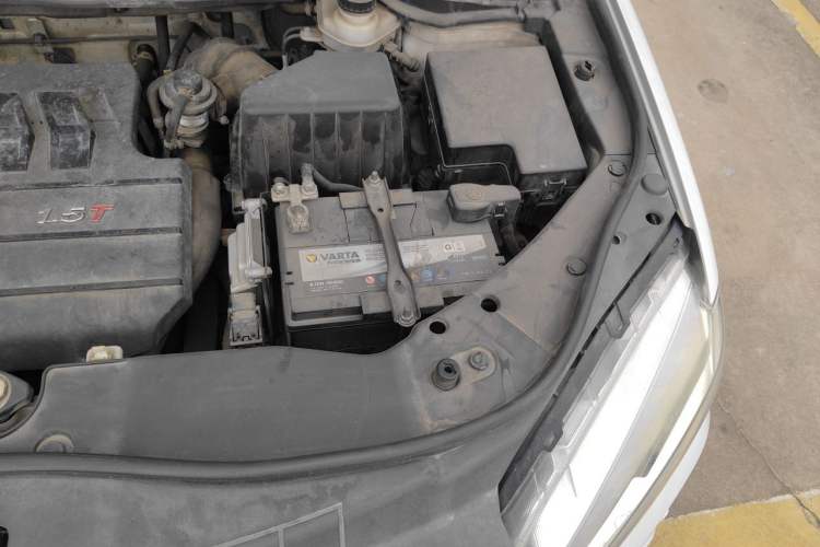 Used Haval H6 2015 Sport Edition 1.5T Automatic Two-Wheel Drive Luxury Model Engine Bay Left