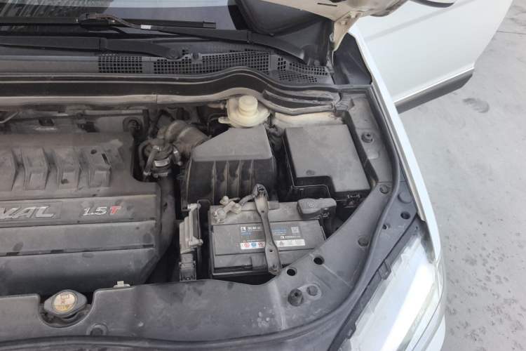 Used Haval H6 2015 Sport Edition 1.5T Automatic Two-Wheel Drive Luxury Model Engine Bay Left