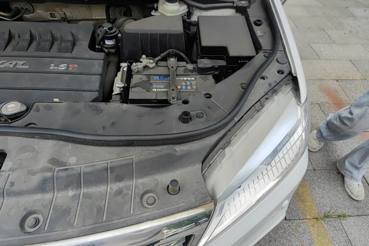 Used Haval H6 2015 Sport Edition 1.5T Automatic Two-Wheel Drive Luxury Model Engine Bay Left