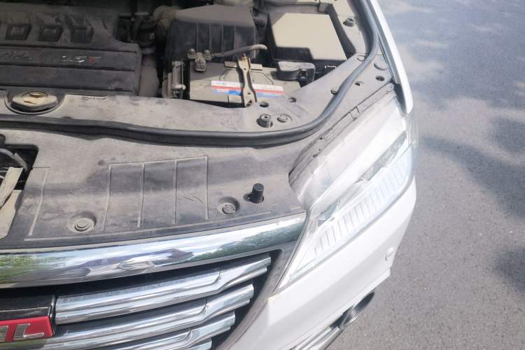 Used Haval H6 2015 Sport Edition 1.5T Automatic Two-Wheel Drive Luxury Model Engine Bay Left
