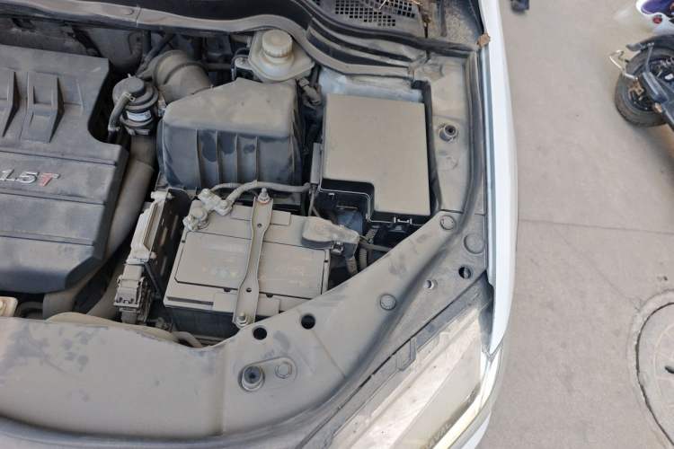 Used Haval H6 2015 Sport Edition 1.5T Automatic Two-Wheel Drive Luxury Model Engine Bay Left