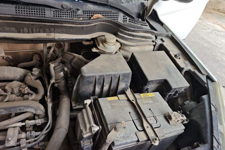 Used Haval H6 2015 Upgraded Model 1.5T Manual Two-Wheel Drive Elite Version Engine Bay Left