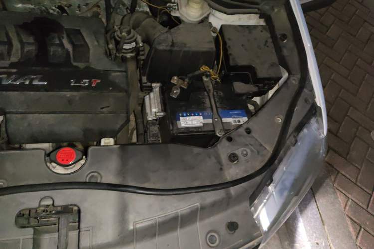 Used Haval H6 2015 Sport Edition 1.5T Automatic Two-Wheel Drive Luxury Model Engine Bay Left