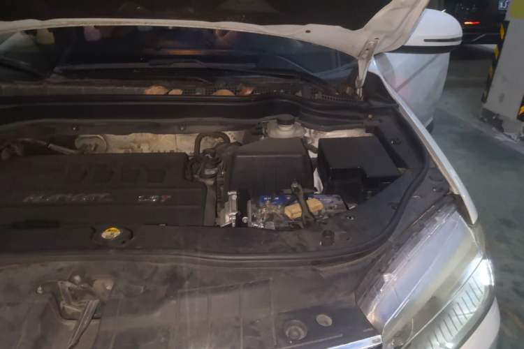 Used Haval H6 2015 Sport Edition 1.5T Automatic Two-Wheel Drive Luxury Model Engine Bay Left