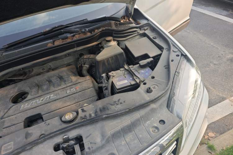 Used Haval H6 2015 Revised Version Sport Edition 1.5T Manual Transmission Two-Wheel Drive Elite Grade Engine Bay Left