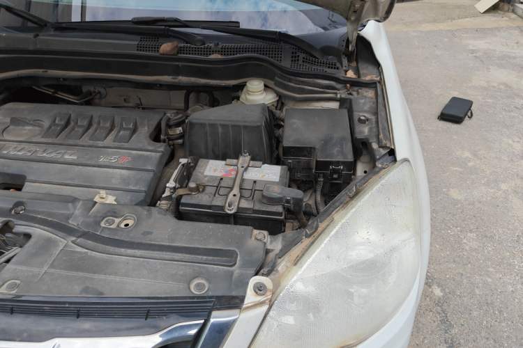 Used Haval H6 2015 Upgraded Model 1.5T Manual Two-Wheel Drive Elite Version Engine Bay Left