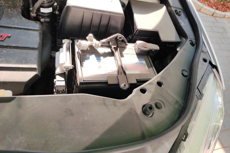 Used Haval H6 2015 Sport Edition 1.5T Automatic Two-Wheel Drive Luxury Model Engine Bay Left