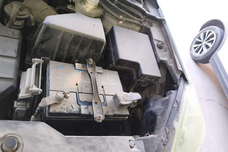 Used Haval H6 2015 Upgraded Model 1.5T Manual Two-Wheel Drive Elite Version Engine Bay Left