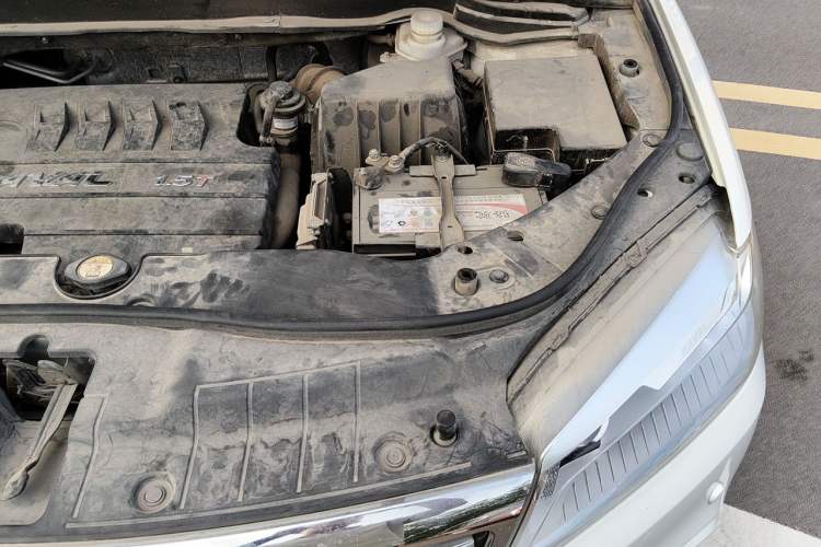 Used Haval H6 2015 Sport Edition 1.5T Automatic Two-Wheel Drive Luxury Model Engine Bay Left