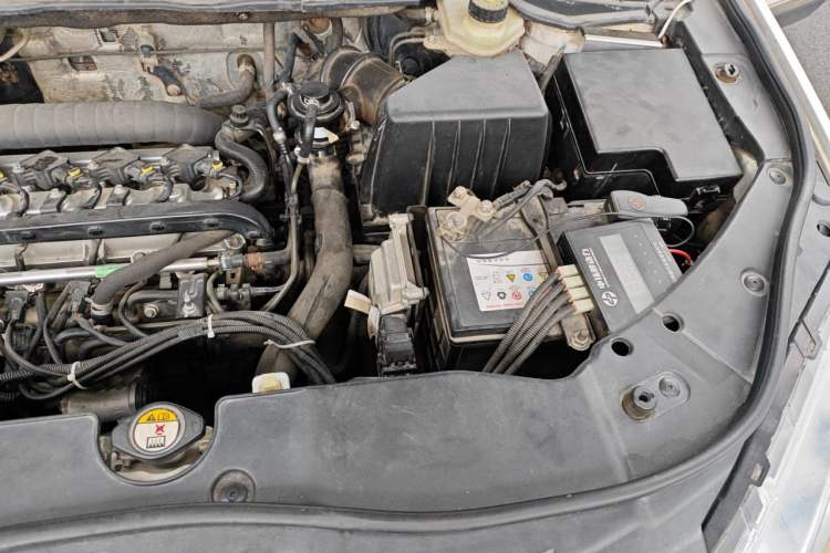 Used Haval H6 2015 Sport Edition 1.5T Automatic Two-Wheel Drive Luxury Model Engine Bay Left