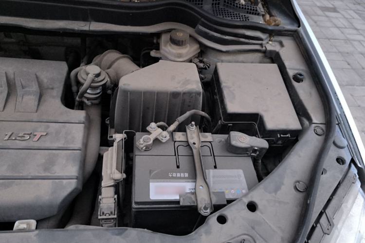 Used Haval H6 2015 Sport Edition 1.5T Automatic Two-Wheel Drive Luxury Model Engine Bay Left