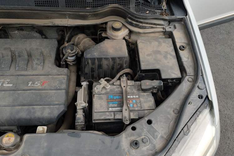 Used Haval H6 2015 Sport Edition 1.5T Automatic Two-Wheel Drive Luxury Model Engine Bay Left