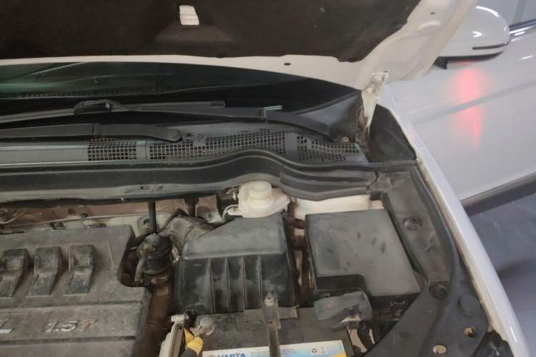 Used Haval H6 2015 Sport Edition 1.5T Manual Two-Wheel Drive Elite Model Engine Bay Left