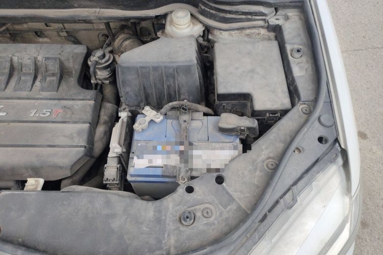 Used Haval H6 2015 Sport Edition 1.5T Automatic Two-Wheel Drive Luxury Model Engine Bay Left