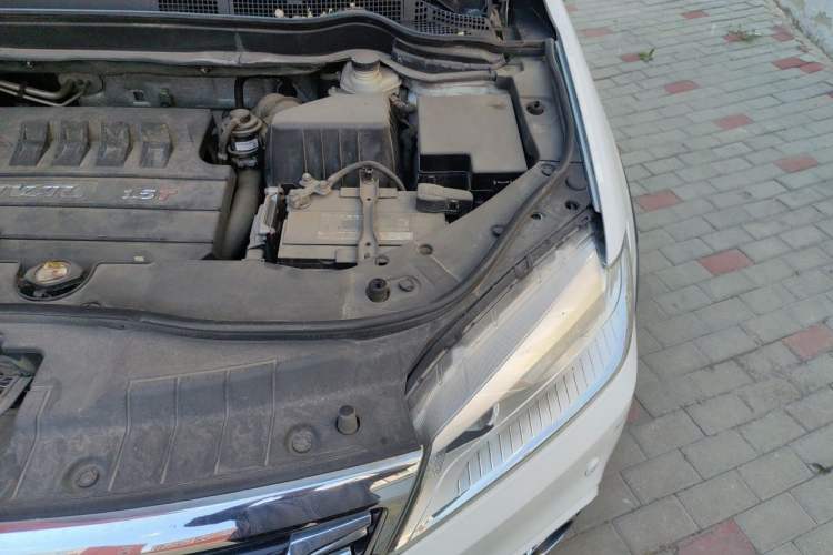 Used Haval H6 2015 Sport Edition 1.5T Automatic Two-Wheel Drive Luxury Model Engine Bay Left
