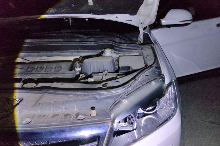 Used Haval H6 2015 Upgraded Model 1.5T Manual Two-Wheel Drive Elite Version Engine Bay Left