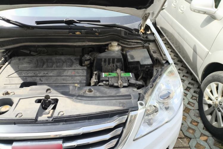 Used Haval H6 2015 Upgraded Model 1.5T Manual Two-Wheel Drive Elite Version Engine Bay Left