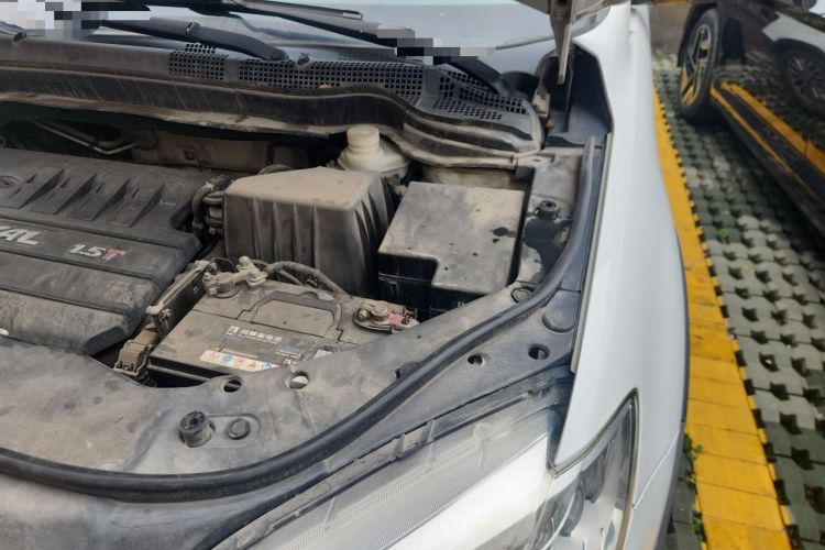 Used Haval H6 2015 Sport Edition 1.5T Automatic Two-Wheel Drive Luxury Model Engine Bay Left