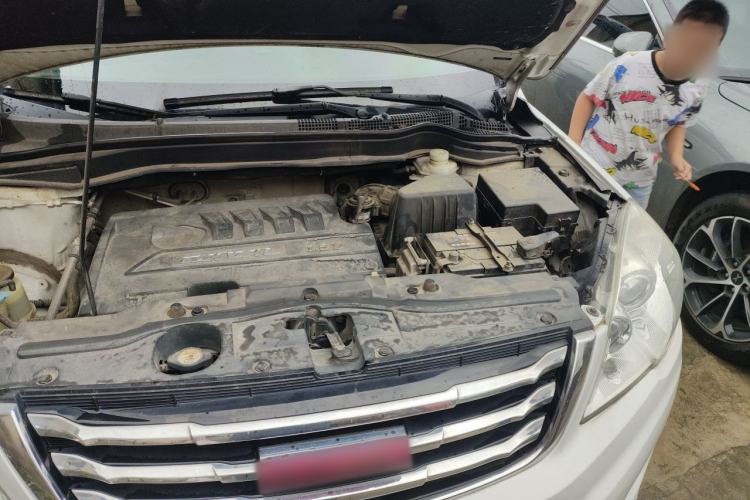 Used Haval H6 2015 Upgraded Model 1.5T Manual Two-Wheel Drive Elite Version Engine Bay Left