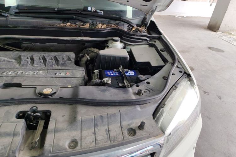 Used Haval H6 2015 Revised Version Sport Edition 1.5T Manual Transmission Two-Wheel Drive Elite Grade Engine Bay Left