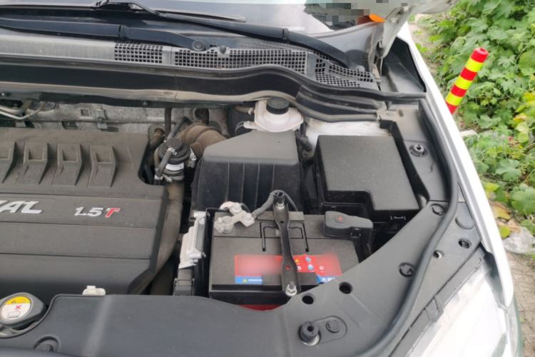 Used Haval H6 2015 Sport Edition 1.5T Automatic Two-Wheel Drive Luxury Model Engine Bay Left