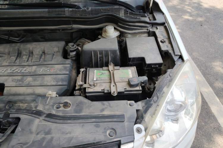 Used Haval H6 2015 Upgraded Model 1.5T Manual Two-Wheel Drive Elite Version Engine Bay Left