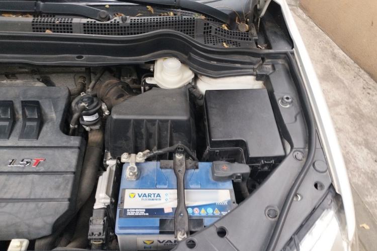 Used Haval H6 2015 Sport Edition 1.5T Automatic Two-Wheel Drive Luxury Model Engine Bay Left