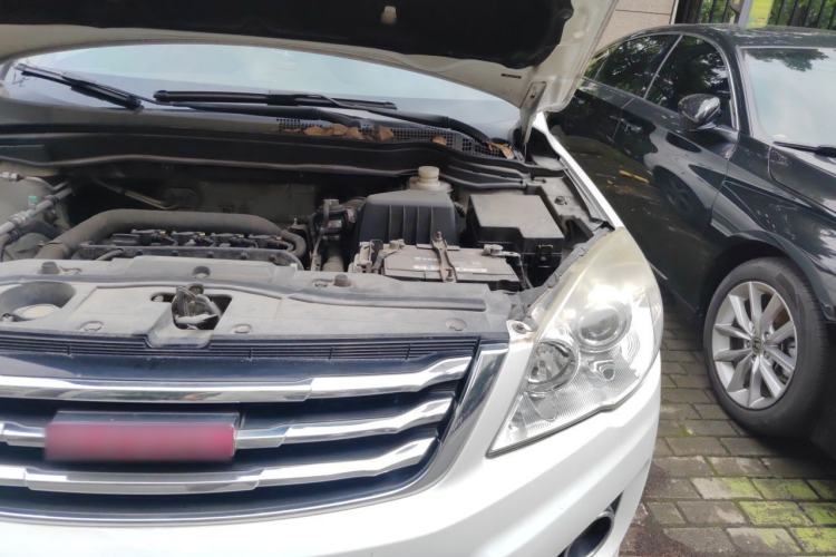 Used Haval H6 2015 Upgraded Model 1.5T Manual Two-Wheel Drive Elite Version Engine Bay Left