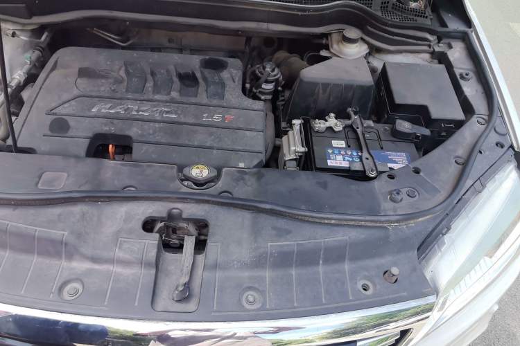 Used Haval H6 2015 Sport Edition 1.5T Automatic Two-Wheel Drive Luxury Model Engine Bay Left