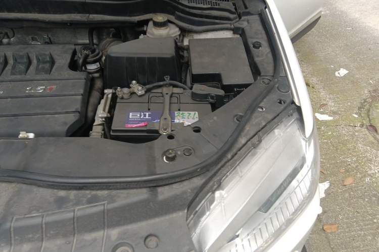 Used Haval H6 2015 Sport Edition 1.5T Automatic Two-Wheel Drive Luxury Model Engine Bay Left
