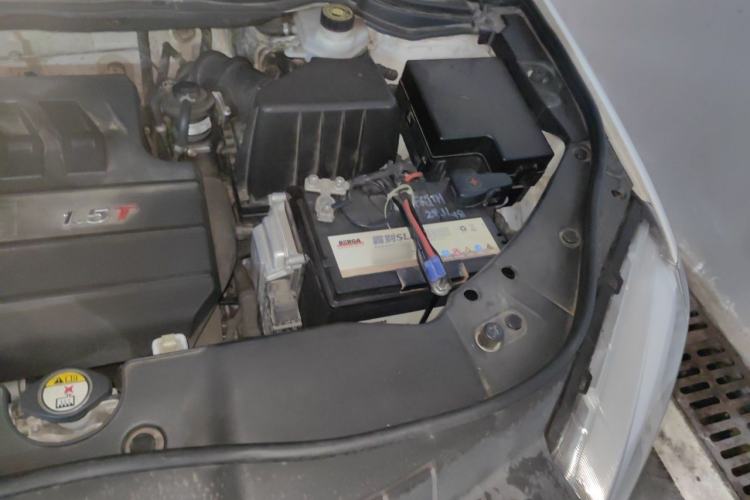Used Haval H6 2015 Sport Edition 1.5T Automatic Two-Wheel Drive Luxury Model Engine Bay Left