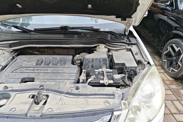 Used Haval H6 2015 Upgraded Model 1.5T Manual Two-Wheel Drive Elite Version Engine Bay Left