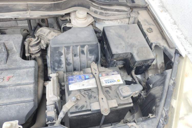 Used Haval H6 2015 Upgraded Model 1.5T Manual Two-Wheel Drive Elite Version Engine Bay Left
